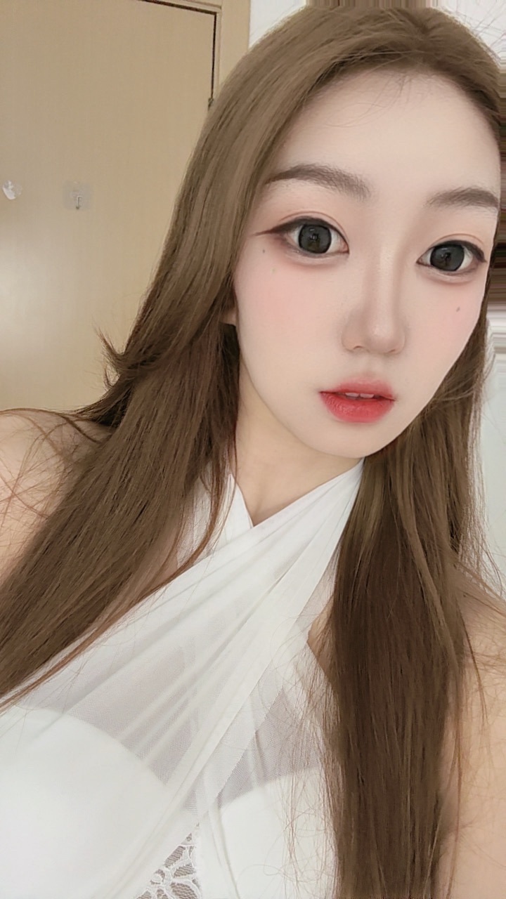 新人其儿的图片