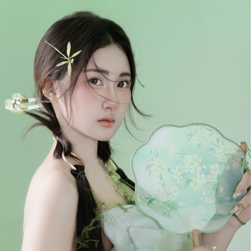 丫总❤言言海报