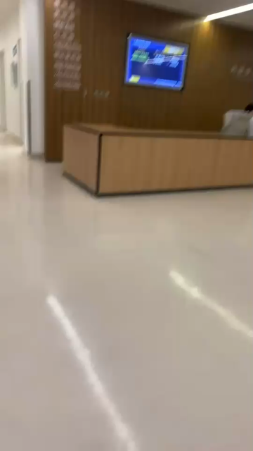 应该是喧杂吵闹的地方