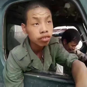 用私袜擦鼻涕泡！