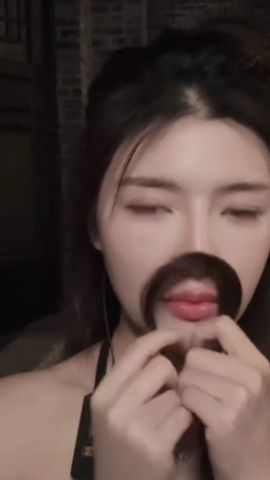 二两桃花醉今生的图片