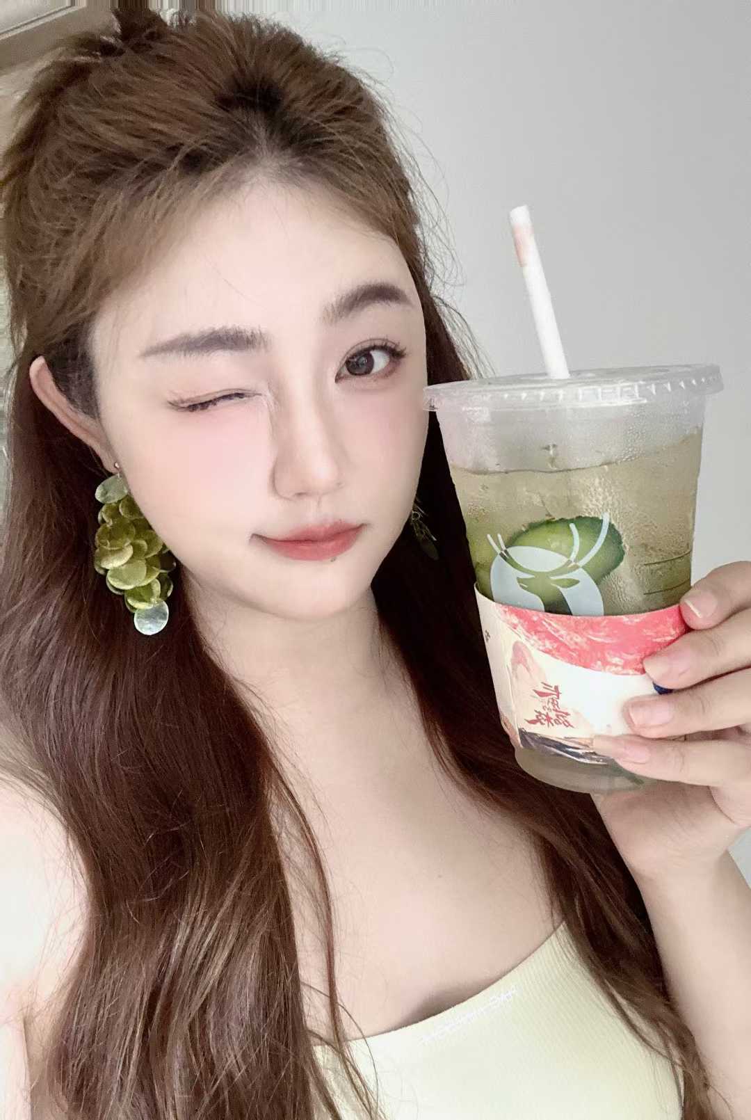 虞薇唱歌主播的图片