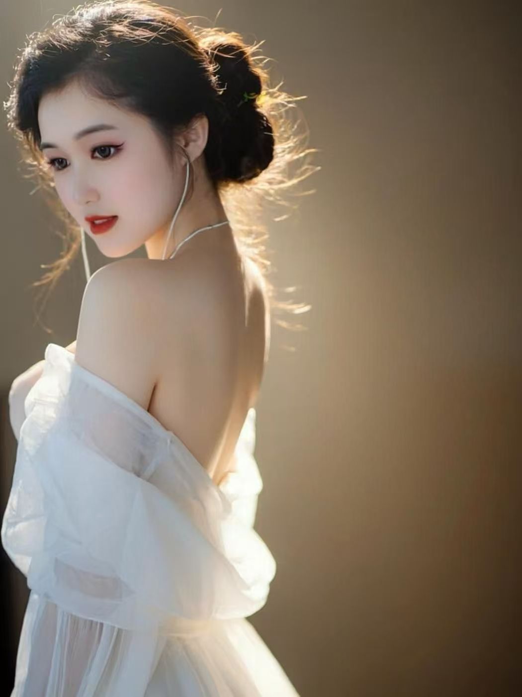 菲儿🌻加油海报