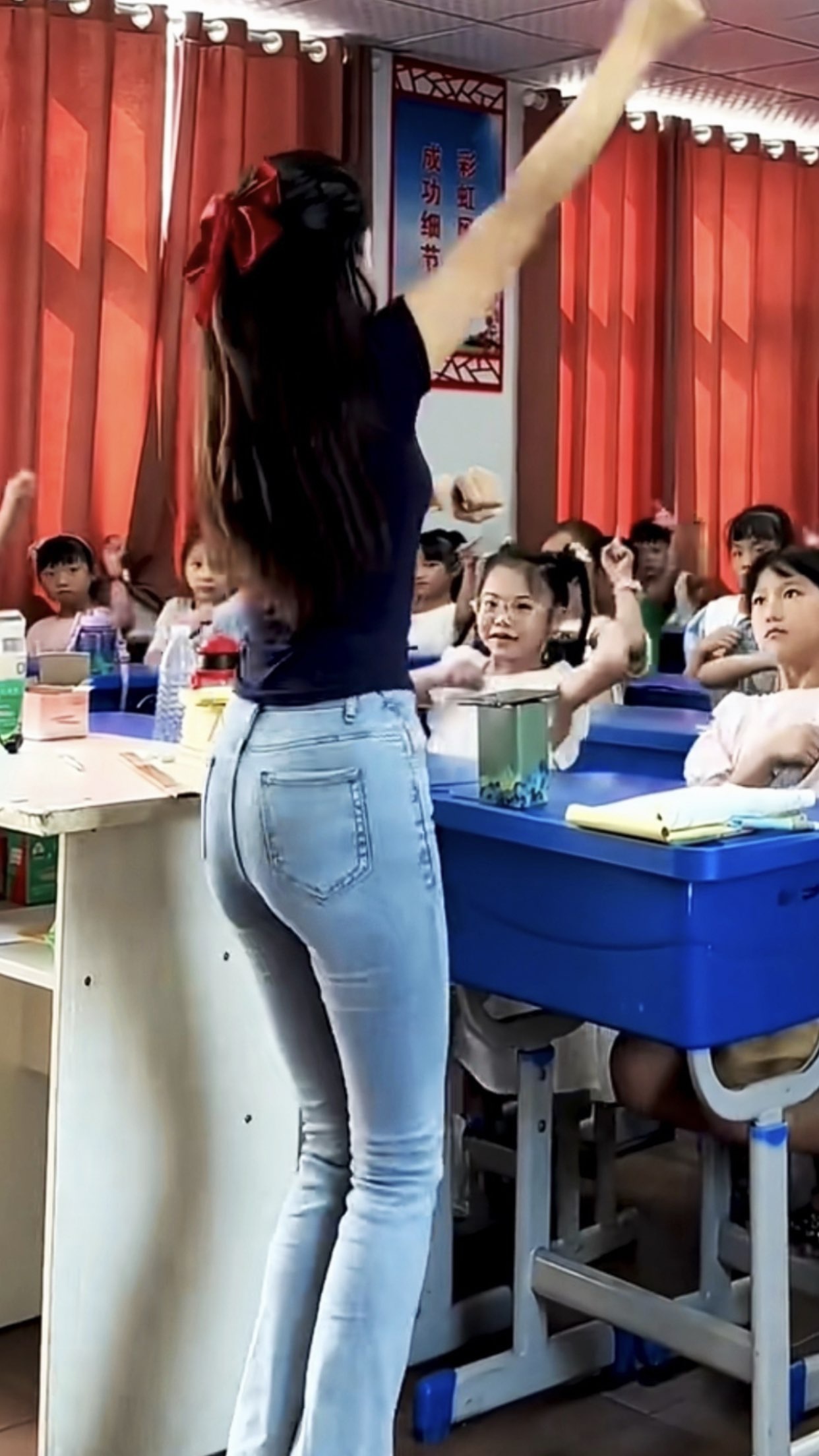 岳思瑶✅瑶瑶老师主播图片