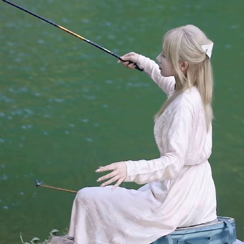 悄悄盘友海报