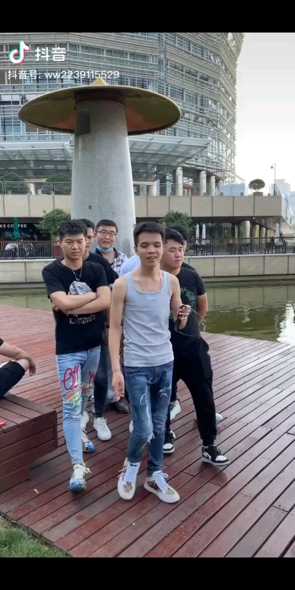 三哥也太帅了吧/狂笑