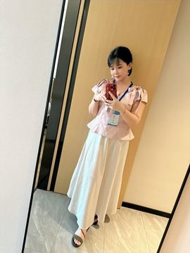 茶茶大吉大利主播照片