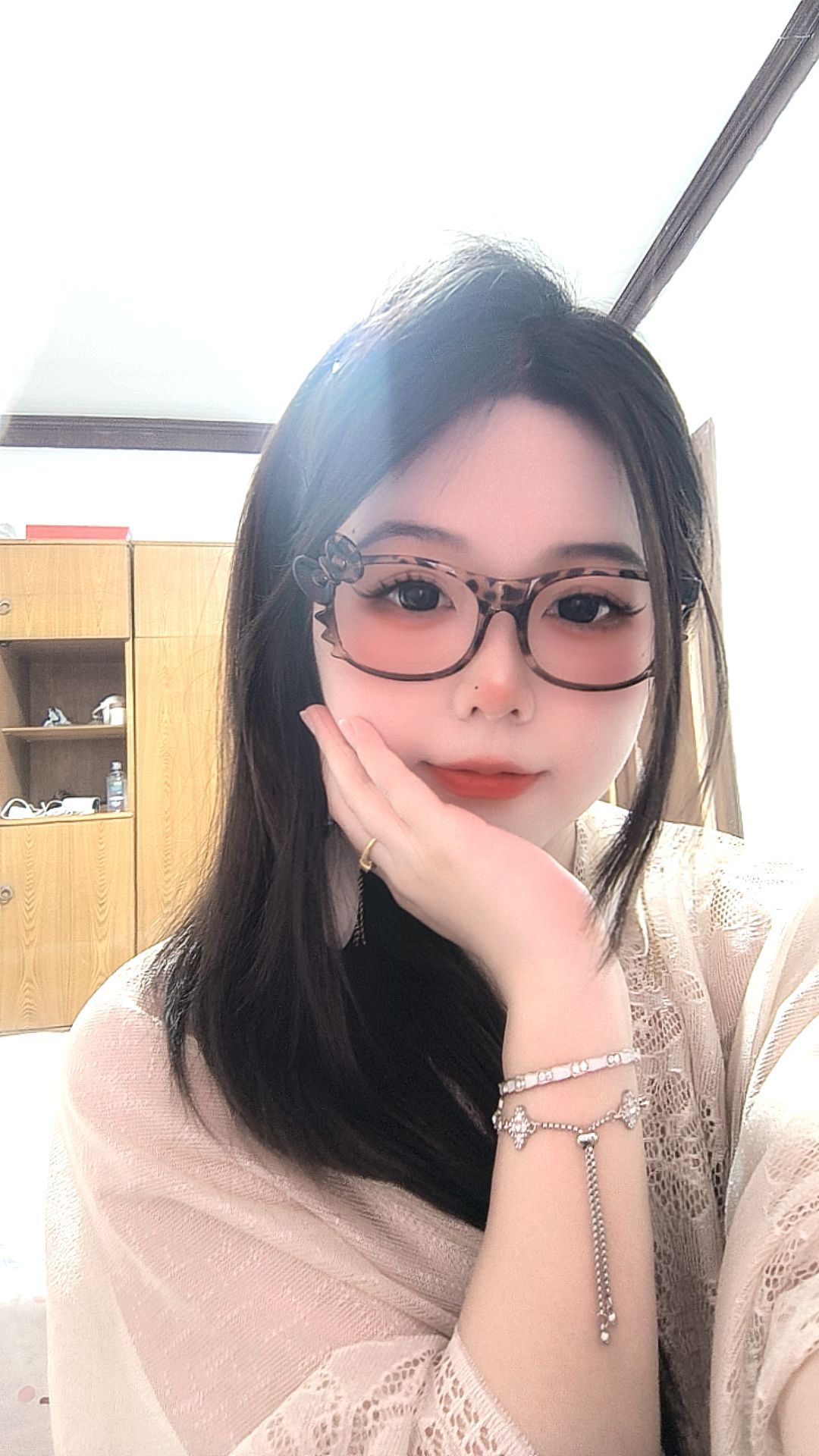 哈尼超社恐的主播照片