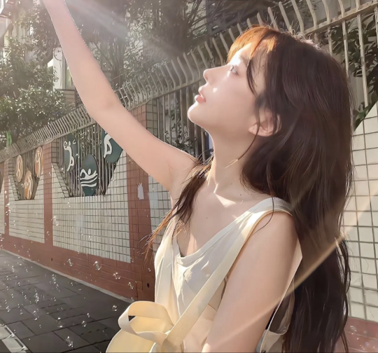 奈奈🍒求升级海报
