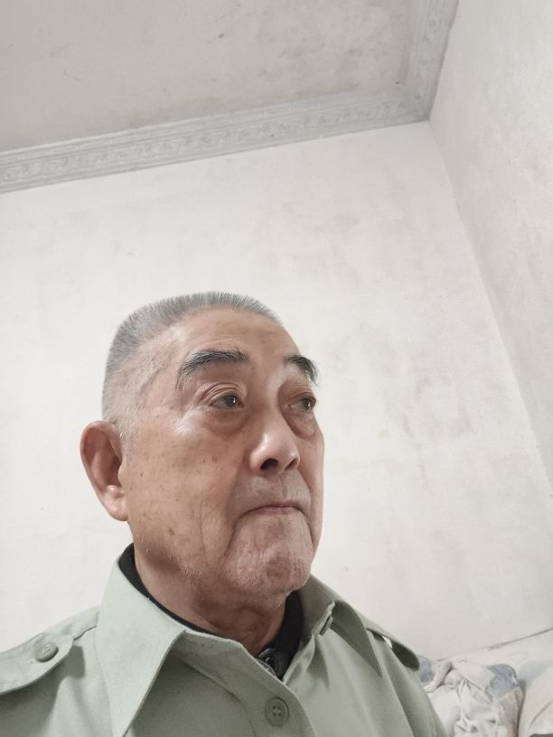 乒乓球的叉尾卷尾鸟主播图片