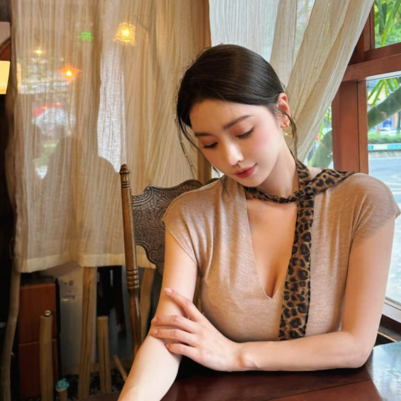 新人玲子第一天播的主播海报