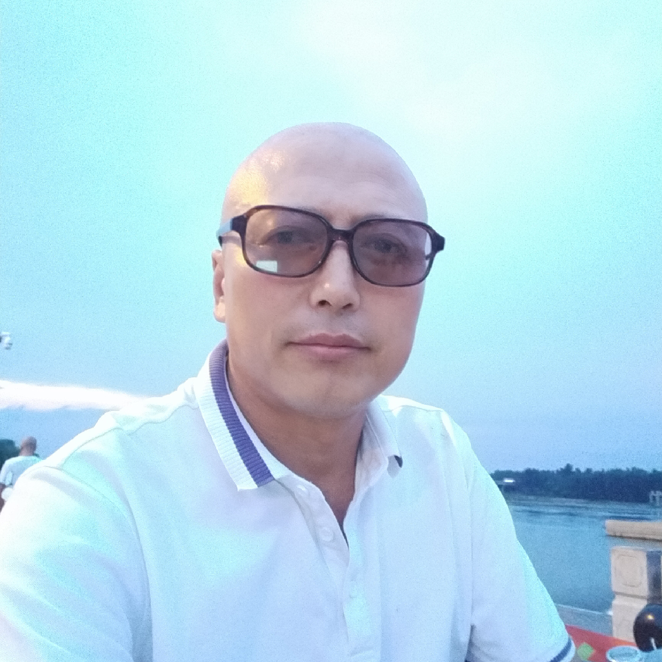靓哥哥570海报