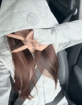 妮崽🎤求复活甲的图片