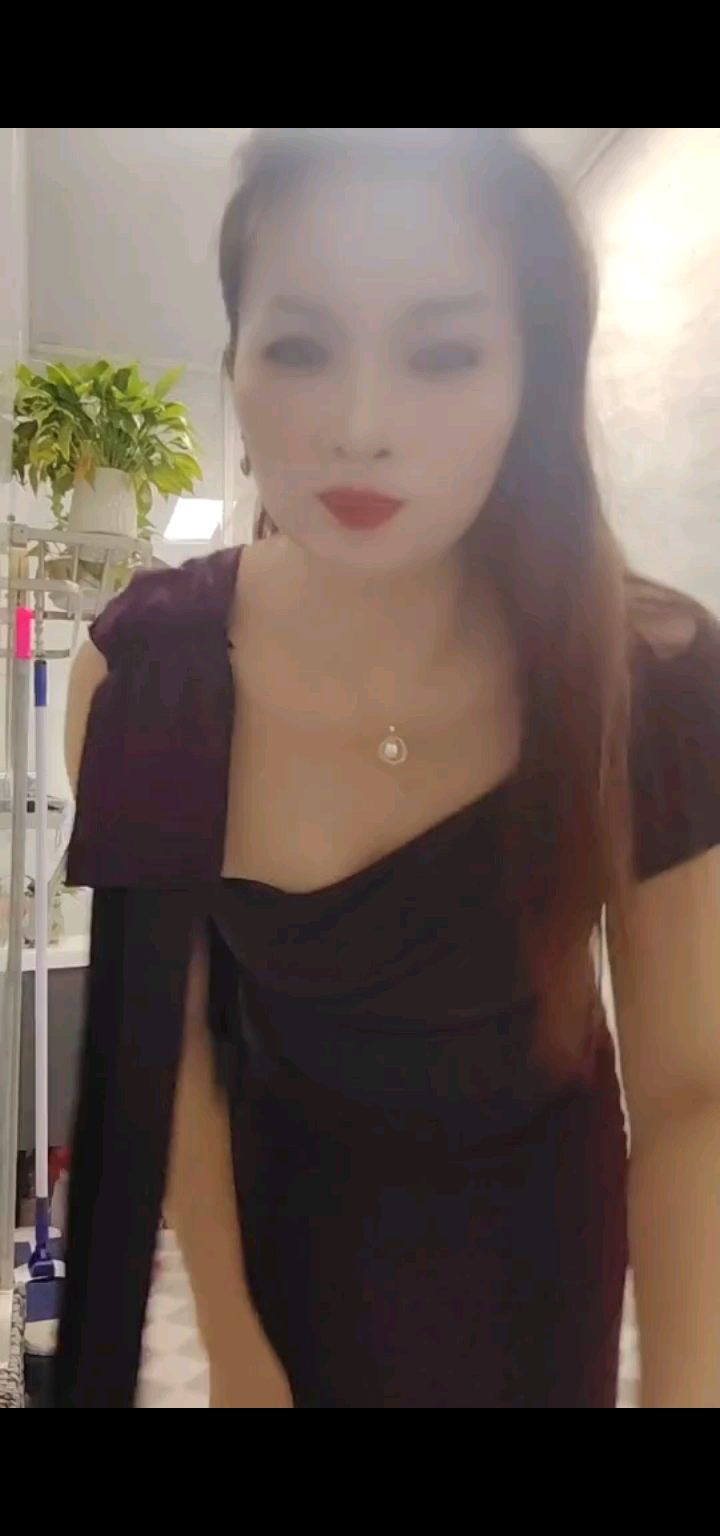 我热爱生活，开朗活泼