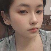 有点肉肉的妹纸