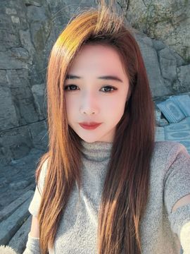 木梓嫣，她在唱歌的图片