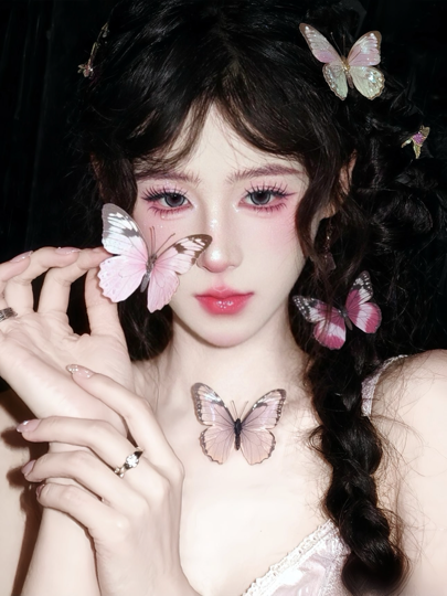 一只猫月亮海报