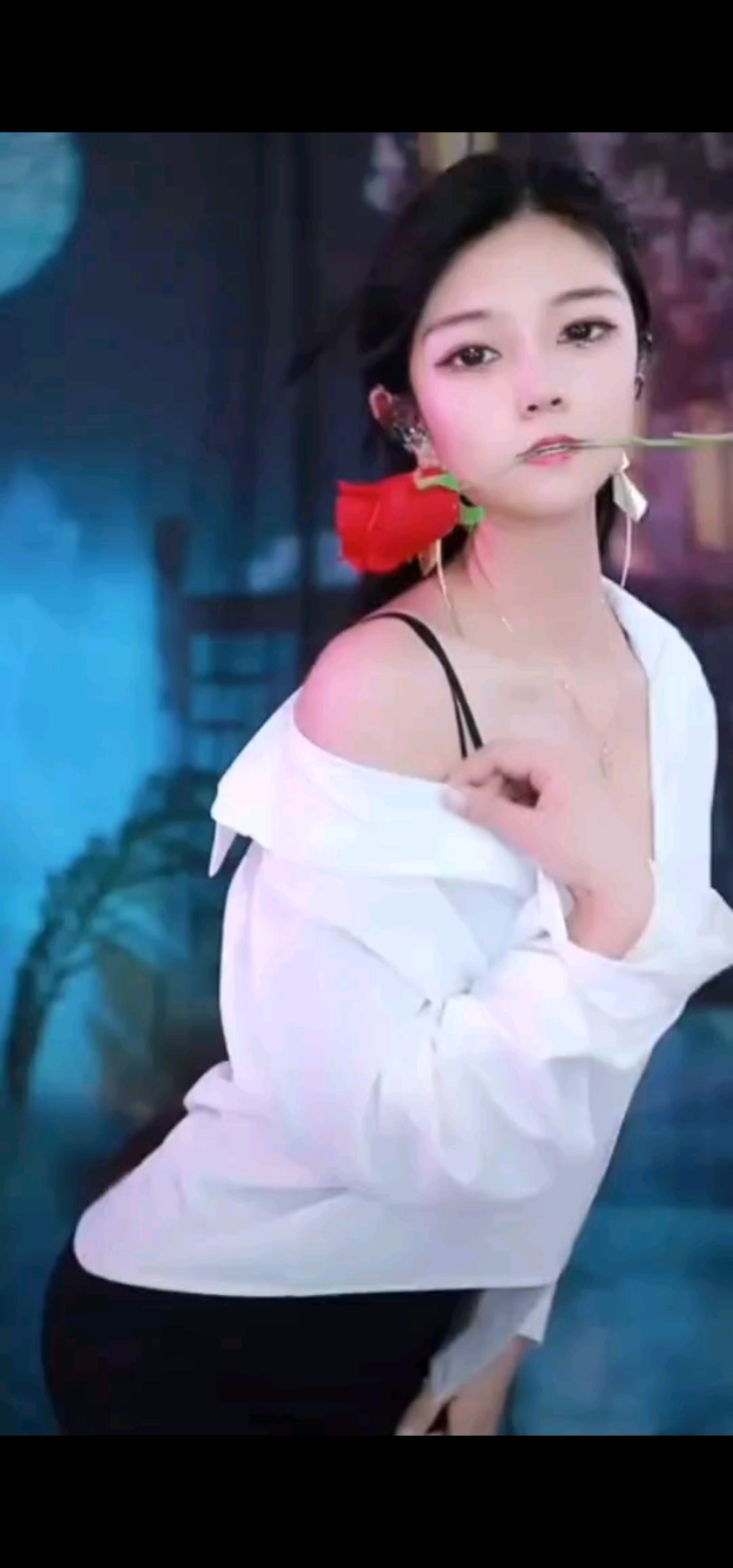 哥哥们帮忙投票票啦/