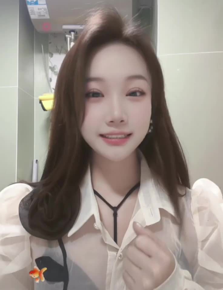 浅浅扭一下✌• ◡•