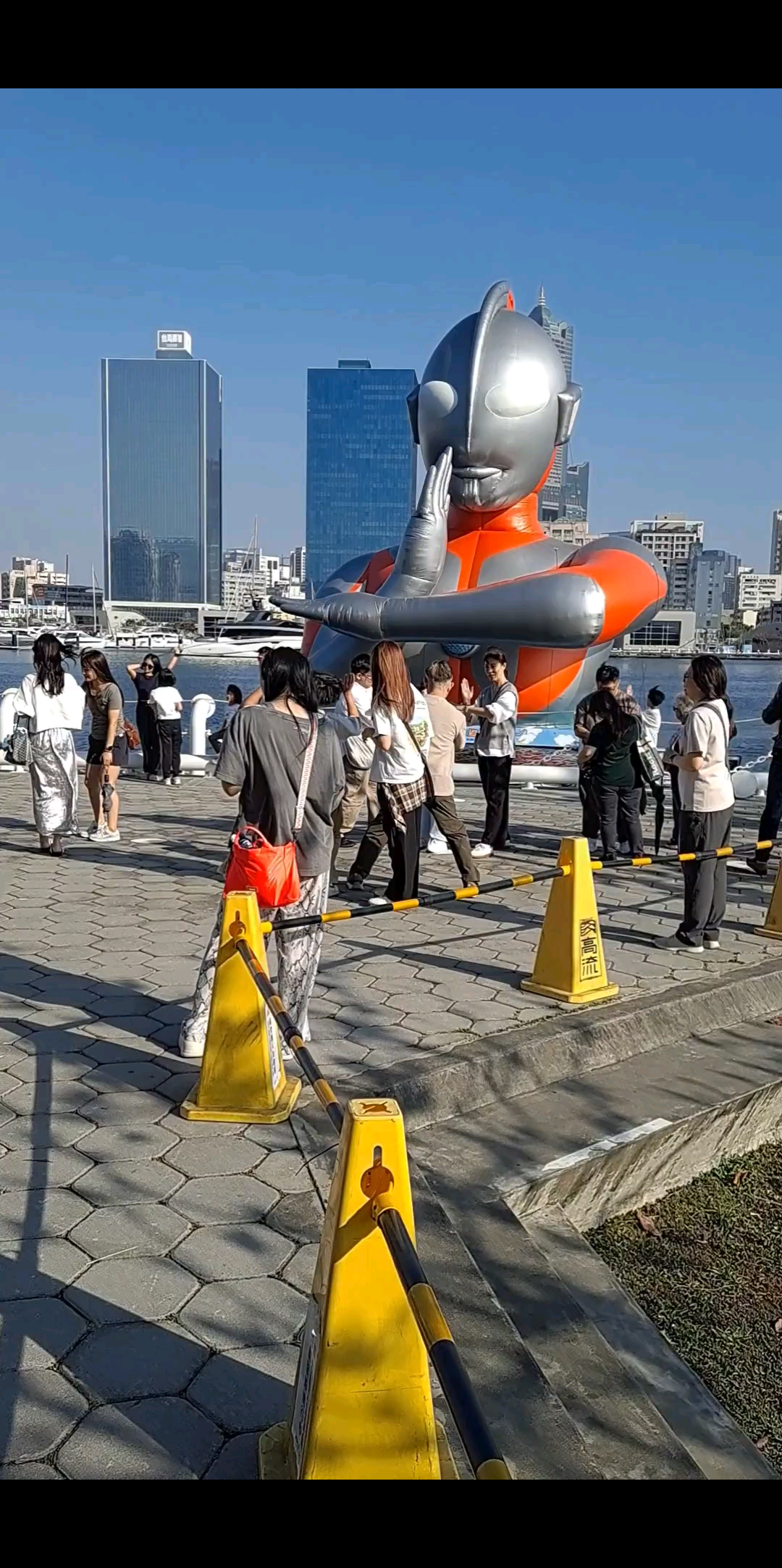 高雄驳二艺奥特曼