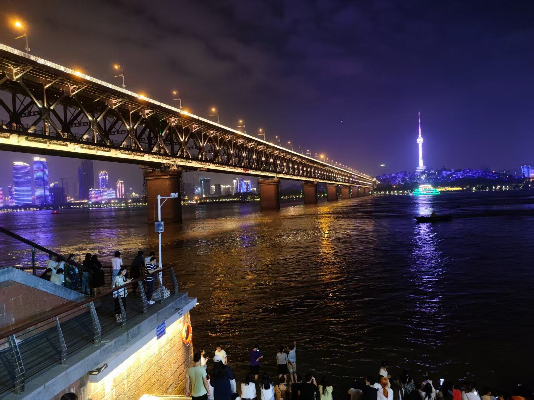 晴儿祝大家新年快乐！的图片