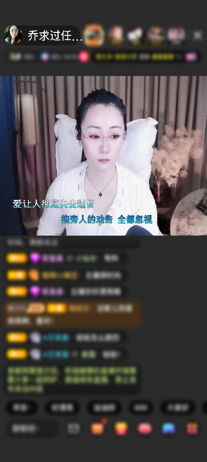 毛毛说拉拉个脸😂哎呀收到这么大的礼物我都不好意思了🤭好开心呀真漂亮😘谢谢毛毛