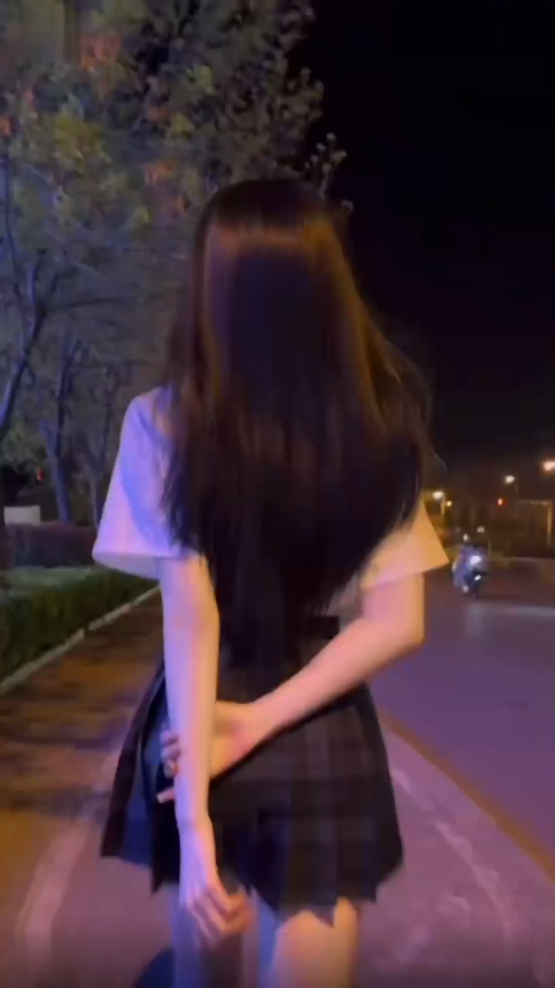 亭亭似月 嬿婉如春
