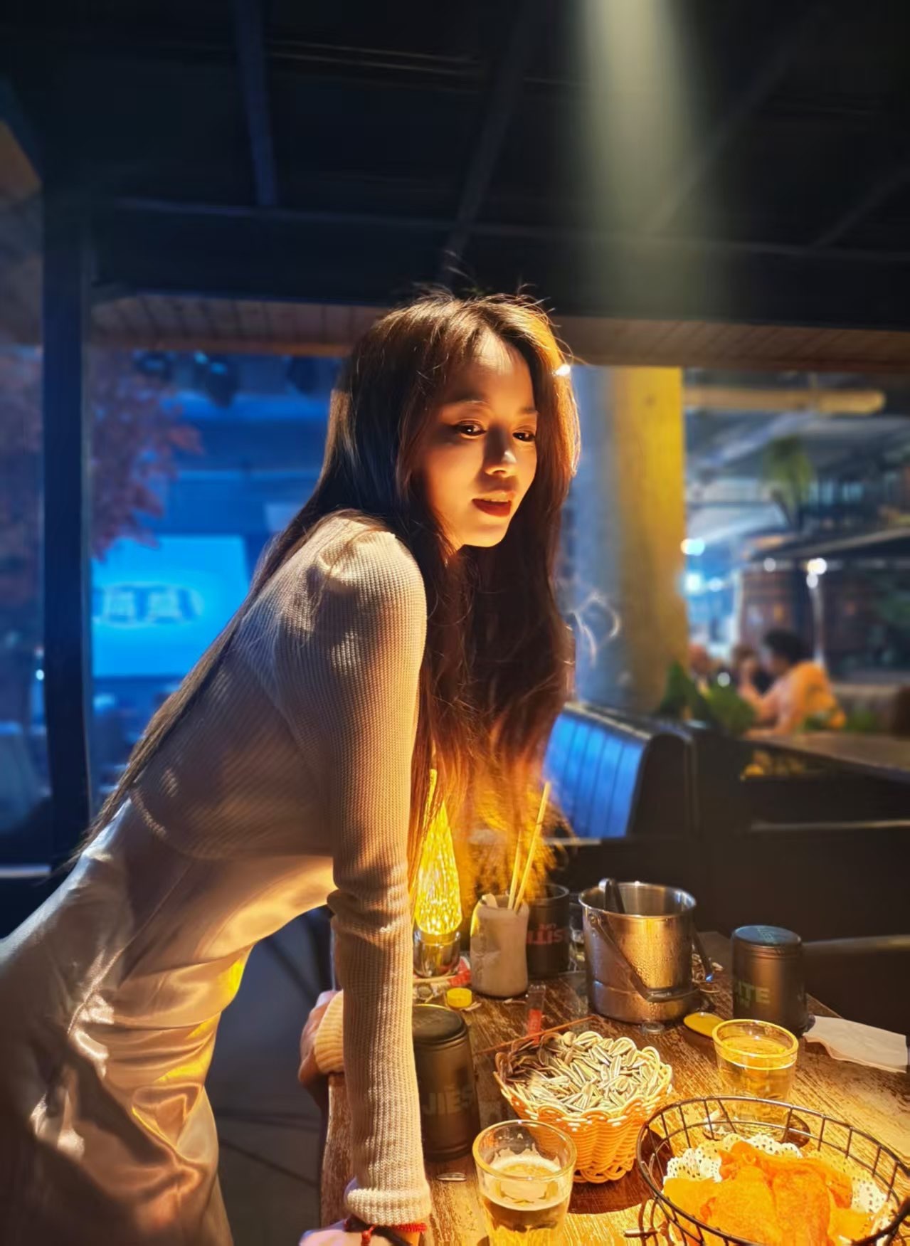 芸兮，求一束光的主播照片