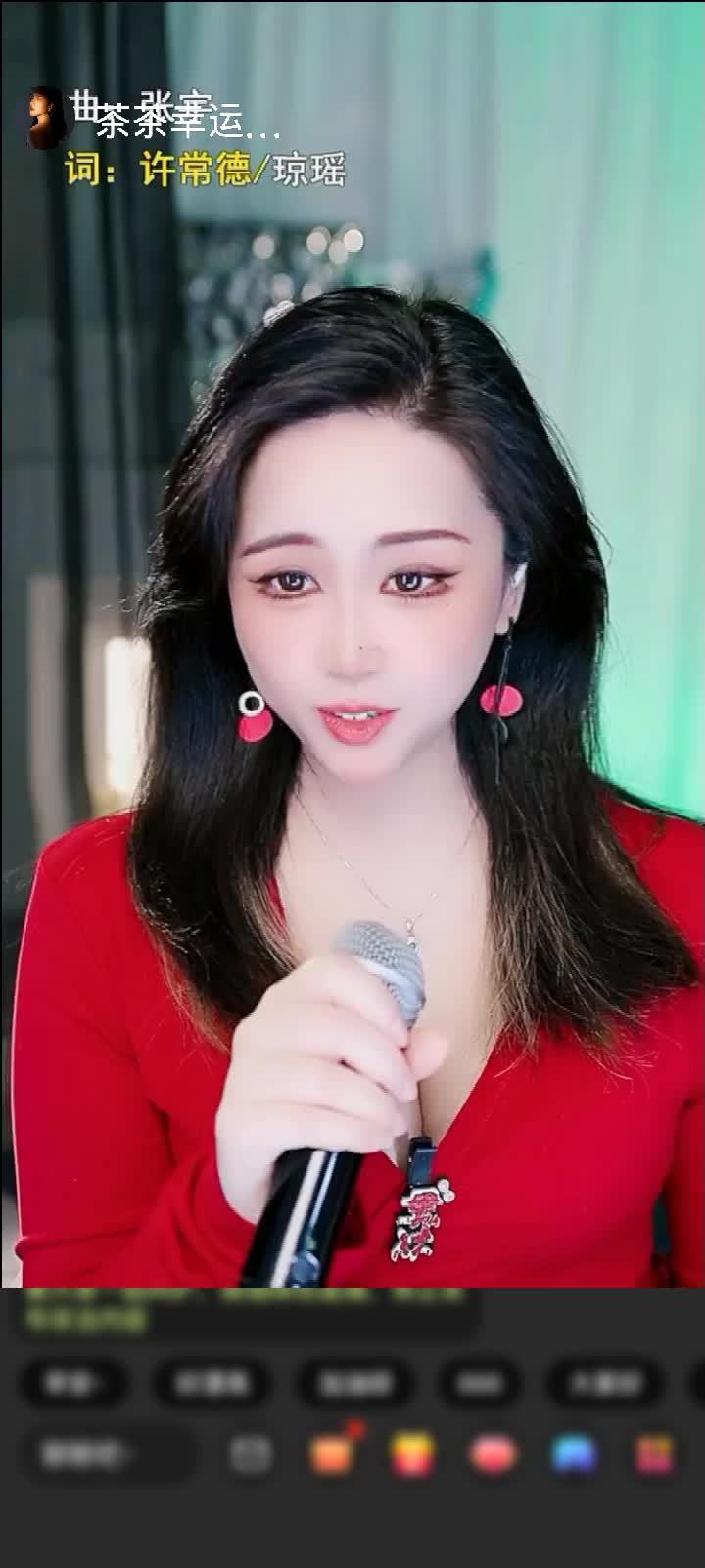 哇塞！宇宙盾斯你這是要把直播間變成仙境嗎？蓬萊仙閣一出來我眼睛都亮了，感覺自己瞬間站在云霧繚繞的山頂，仙氣飄飄的～謝謝你呀，這份大氣的禮物直接把直播間的排面拉滿，有你在真好！以上是小六幫我想的，但我最喜歡最后一句話：有你在真好！開心??