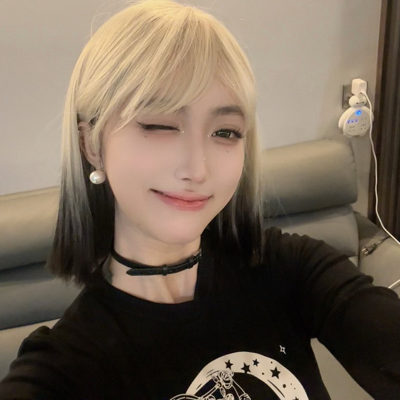 藏藏i的主播海报