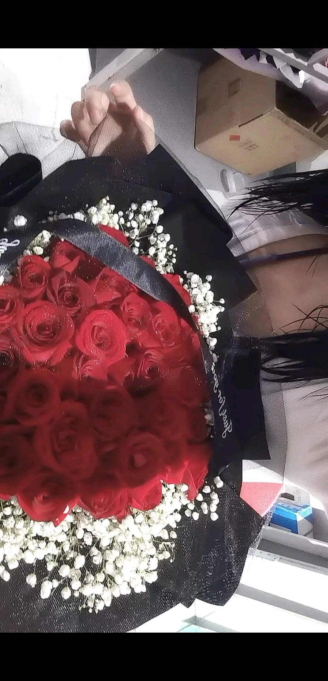 花很珍贵，你也是