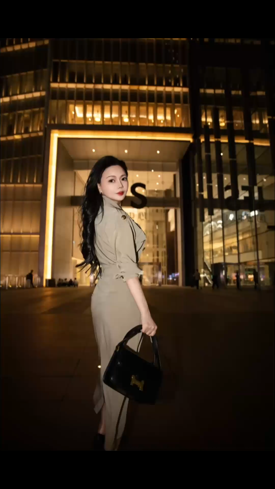 华灯三千，入眼不入怀