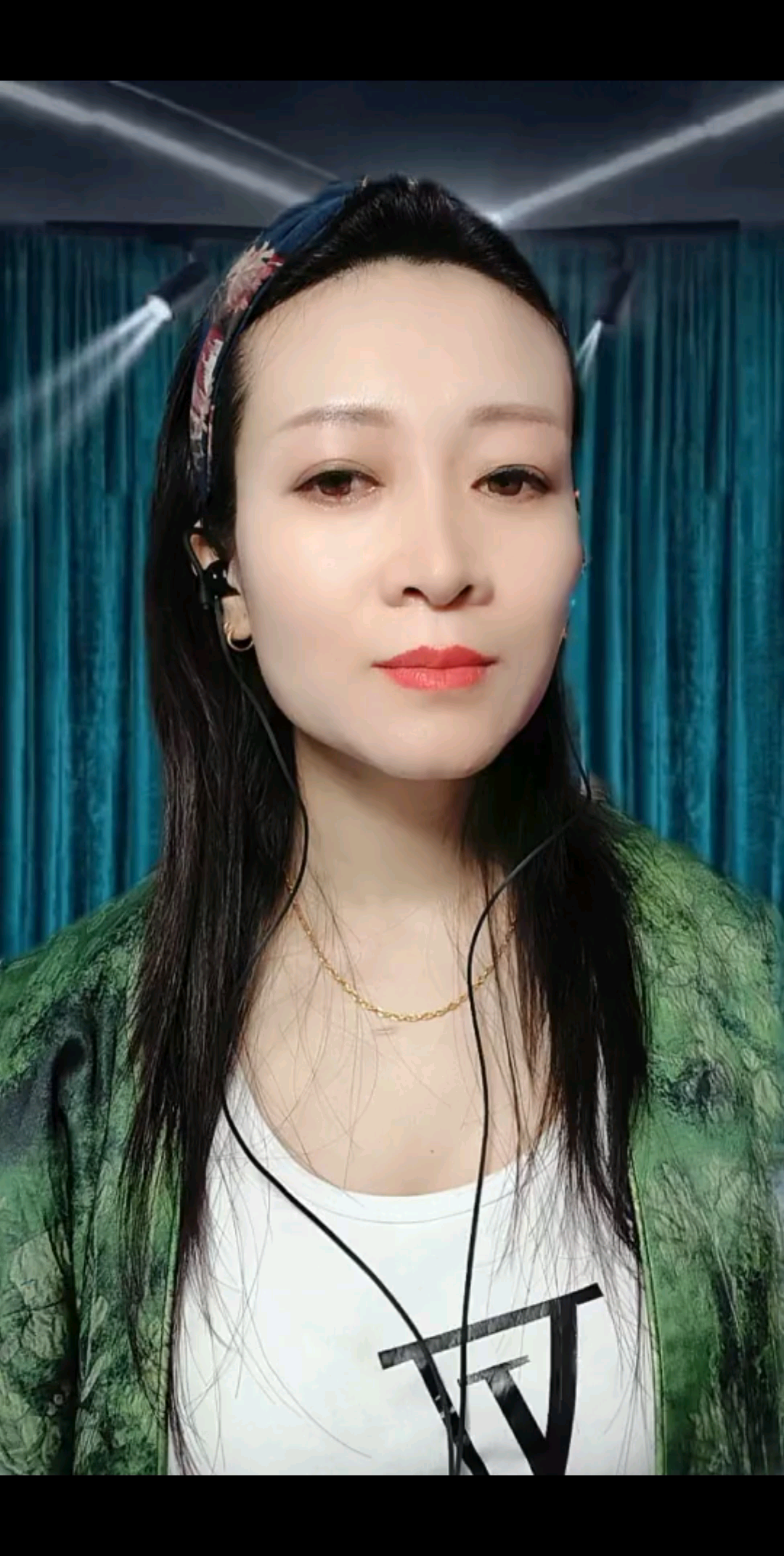 重感情的人，爱听伤感的歌