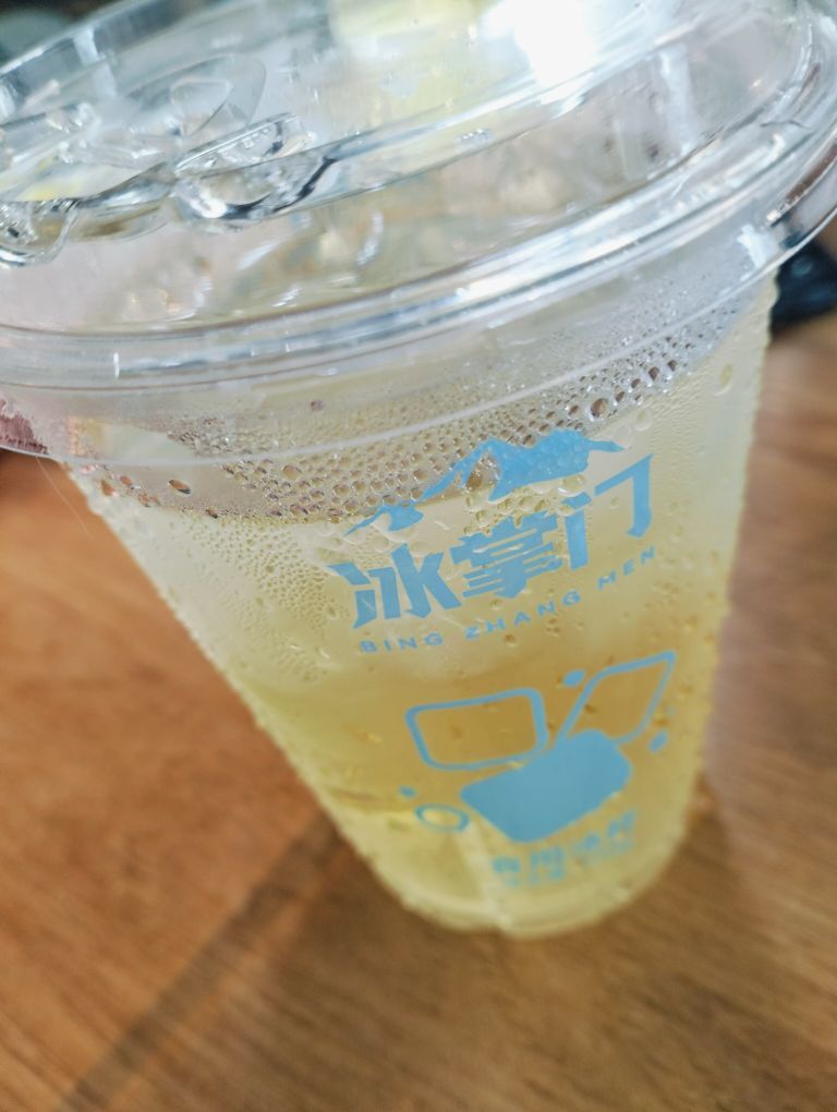 新人灵灵七的主播照片