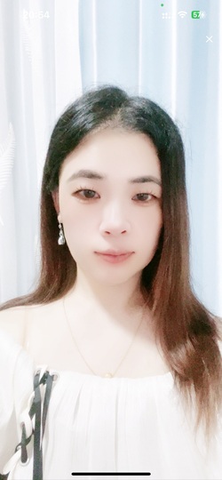 月月好迷茫无助的图片