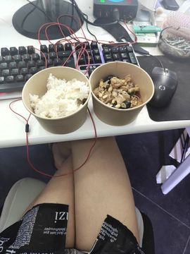 新人江凝雪的图片