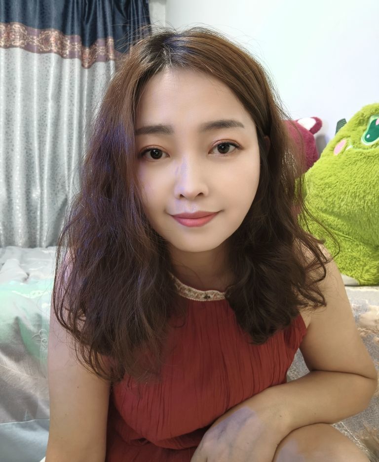 静静晒成煤炭了的主播照片