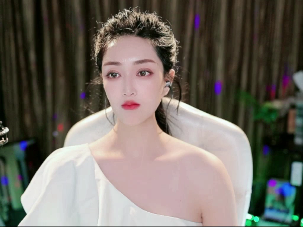 一曲思念成沙，唱尽人