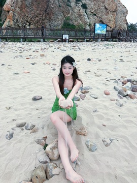 小小鱼🐬一点半播主播照片