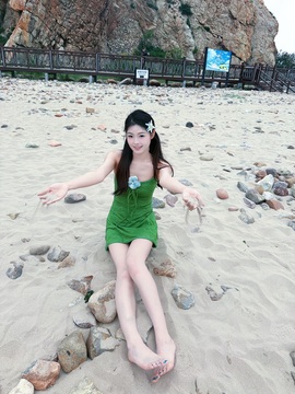小小鱼🐬一点半播主播照片