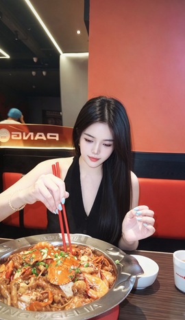 林诗施吖主播照片
