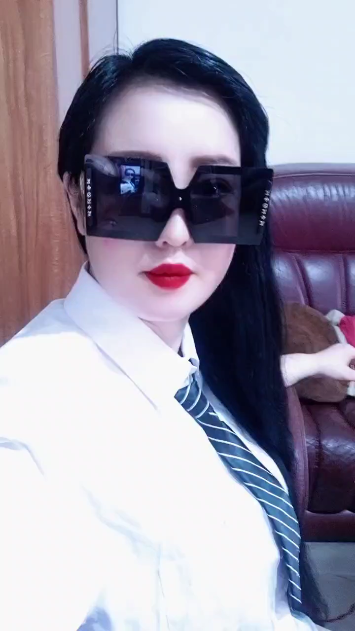 /窃笑