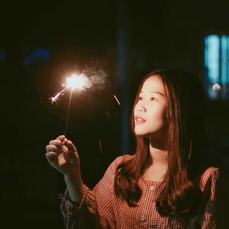 一一的艾的主播海报