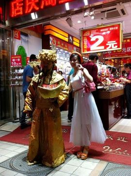 吃狐妖的小鹰主播照片