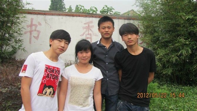 爱上了你的谎言的主播照片