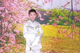 阳光和雨露主播照片
