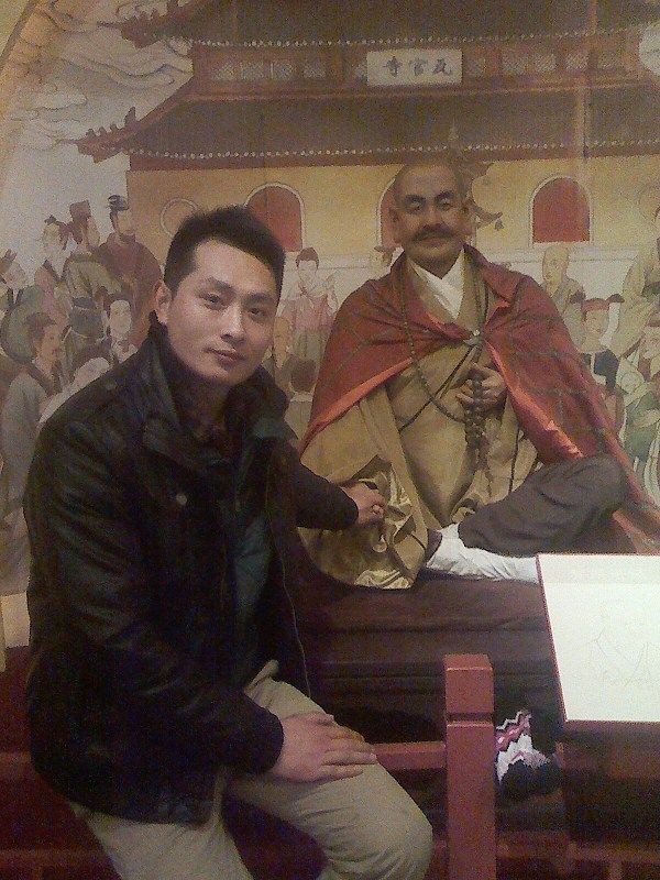 阳光下的葡萄树的主播照片