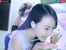 吃狐妖的小鹰主播照片