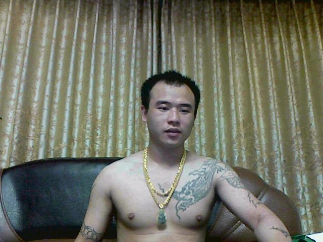 游戏人间强的主播照片