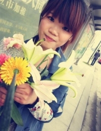 何卓蔓主播照片